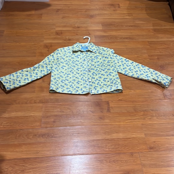 Ladies top - Picture 2 of 6